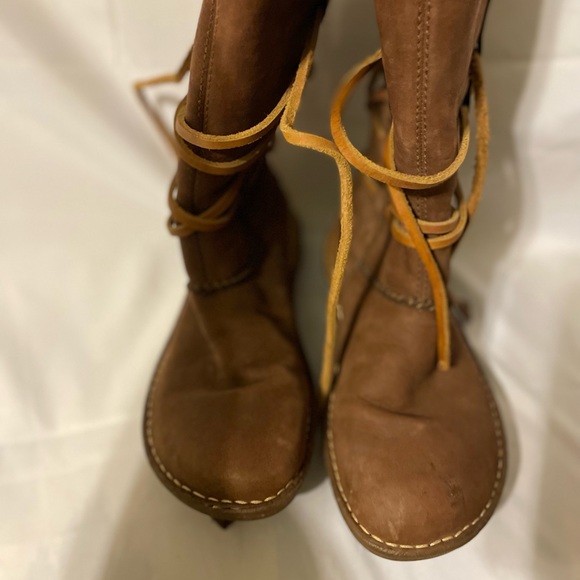 UGG Boots Size 7 - Picture 4 of 6